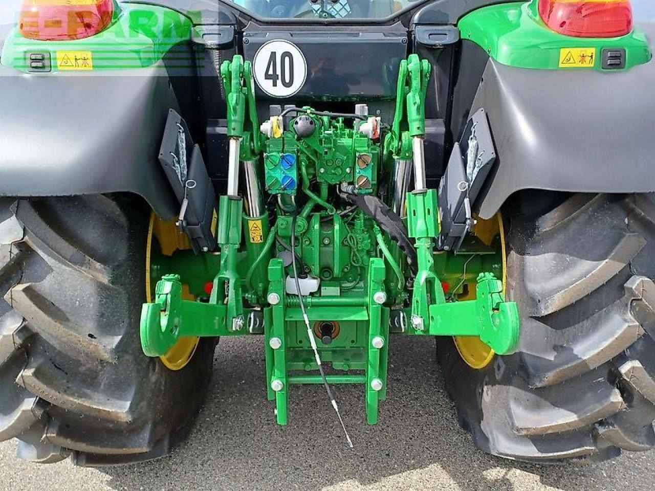 John Deere 6110m - Farm tractor: picture 5 John Deere 6110m - Farm tractor: picture 5