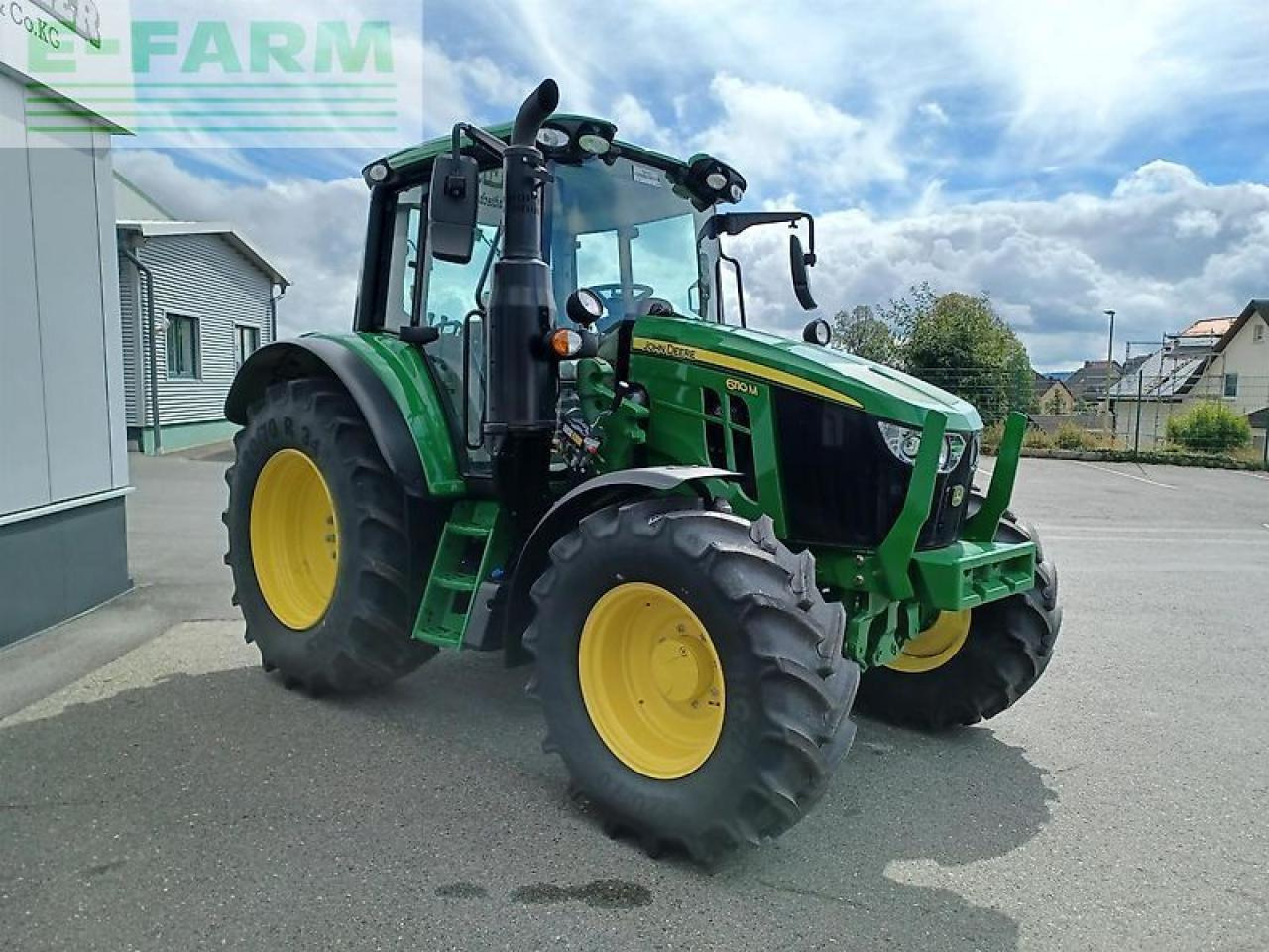 John Deere 6110m - Farm tractor: picture 2 John Deere 6110m - Farm tractor: picture 2