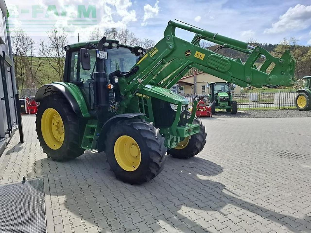 John Deere 6120m - Farm tractor: picture 2 John Deere 6120m - Farm tractor: picture 2