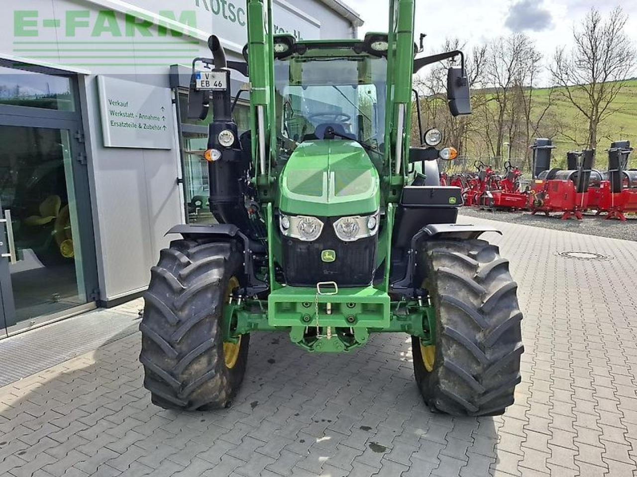 John Deere 6120m - Farm tractor: picture 3 John Deere 6120m - Farm tractor: picture 3