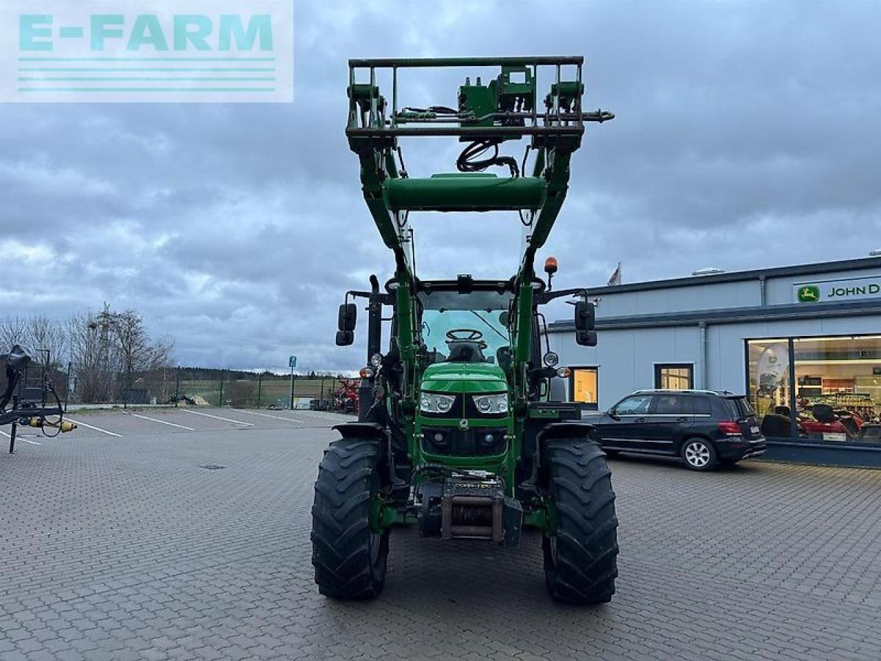 John Deere 6120r - Farm tractor: picture 2 John Deere 6120r - Farm tractor: picture 2