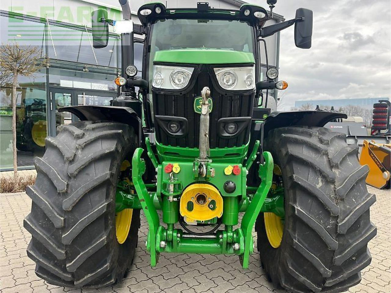 John Deere 6135 r - Farm tractor: picture 5 John Deere 6135 r - Farm tractor: picture 5