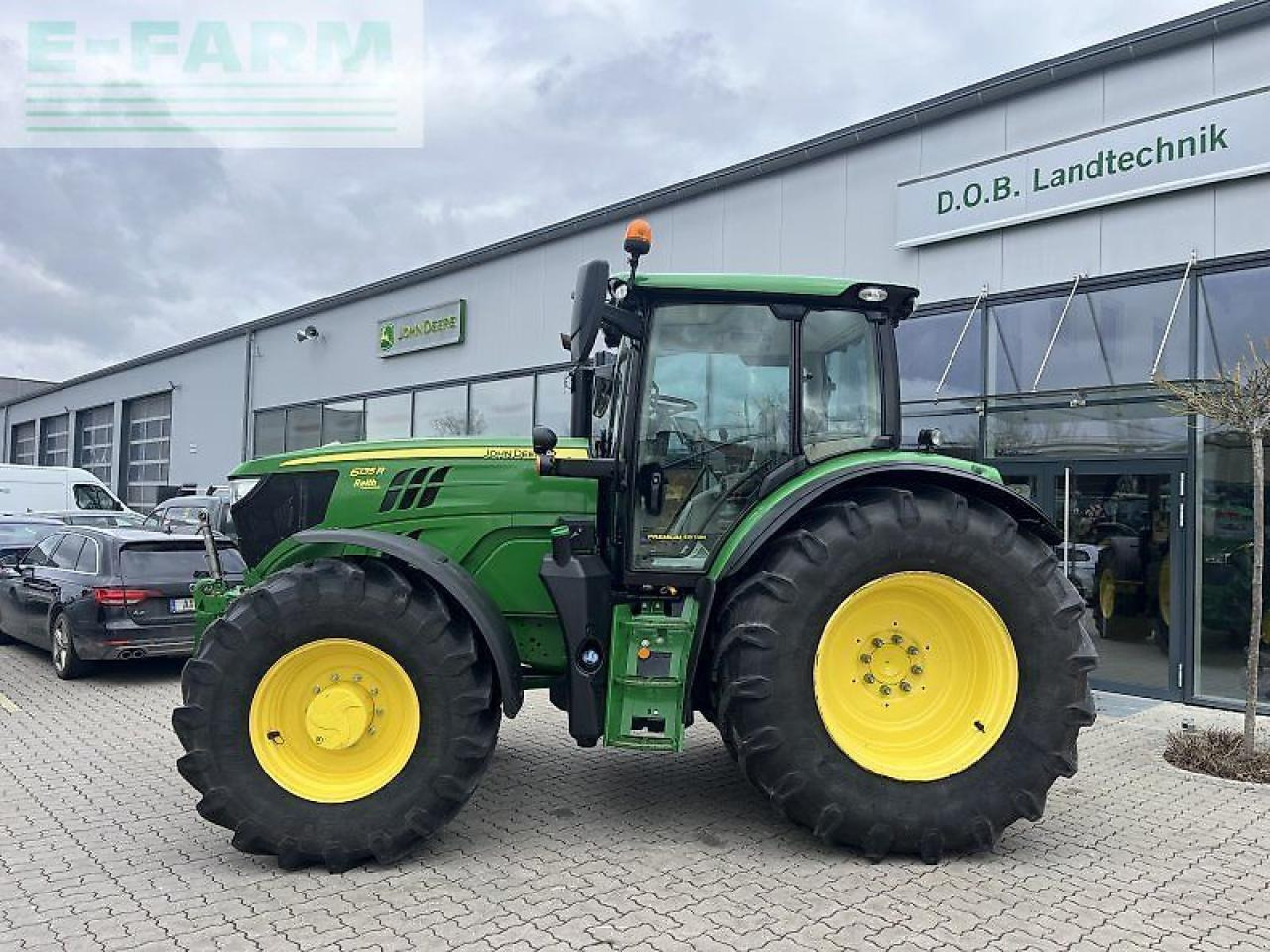 John Deere 6135 r - Farm tractor: picture 2 John Deere 6135 r - Farm tractor: picture 2