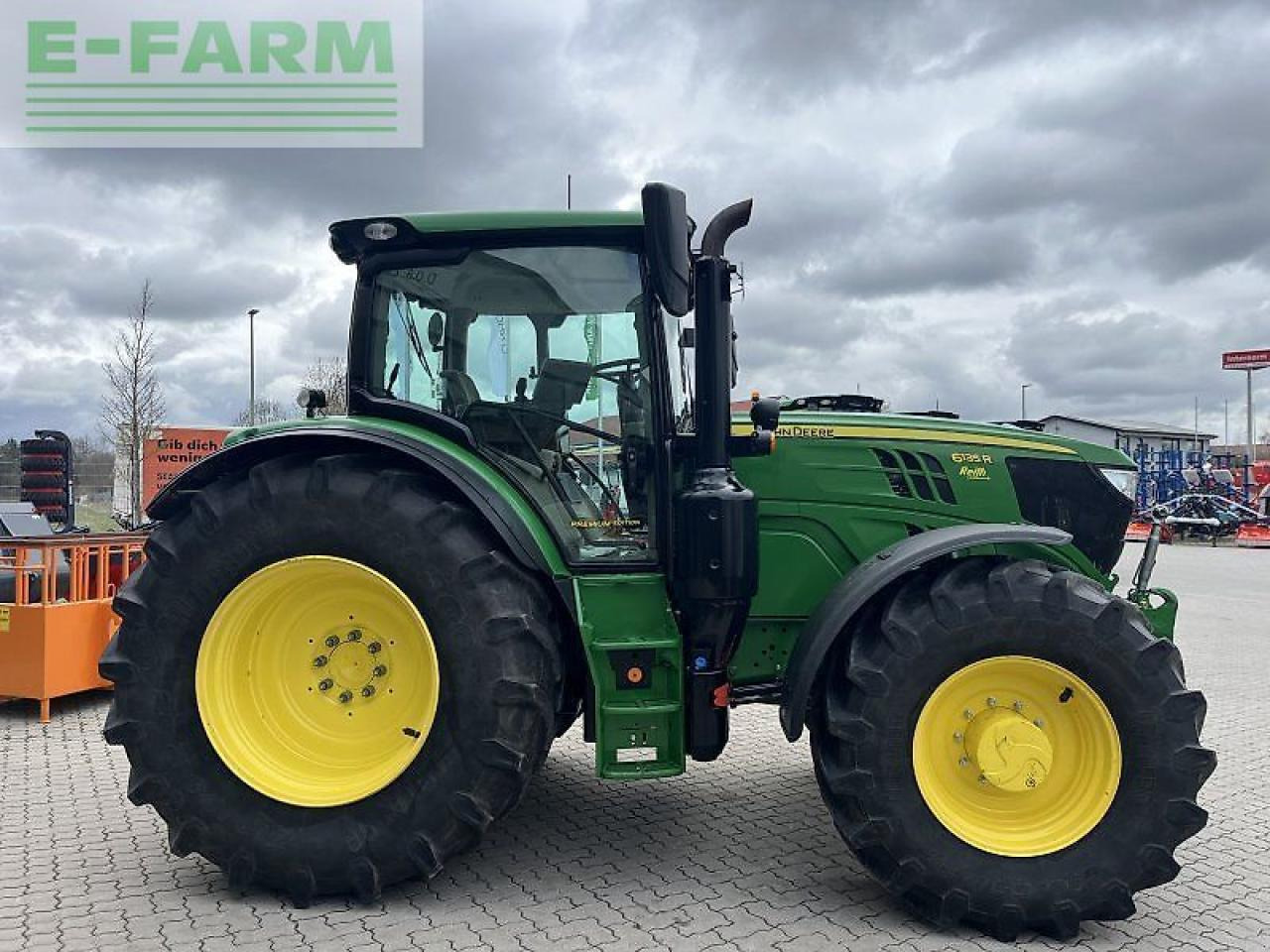 John Deere 6135 r - Farm tractor: picture 4 John Deere 6135 r - Farm tractor: picture 4