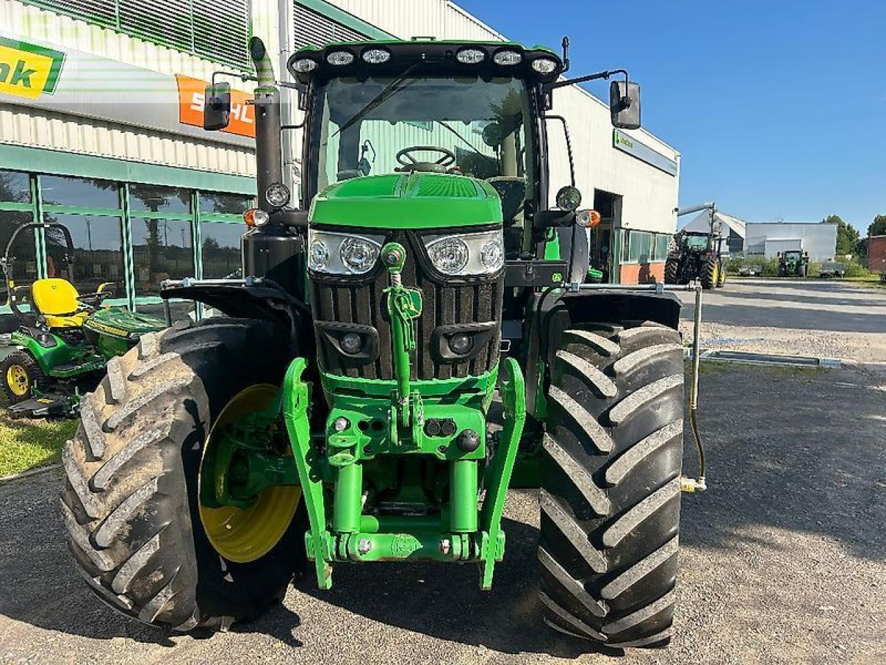 John Deere 6155r - Farm tractor: picture 2 John Deere 6155r - Farm tractor: picture 2