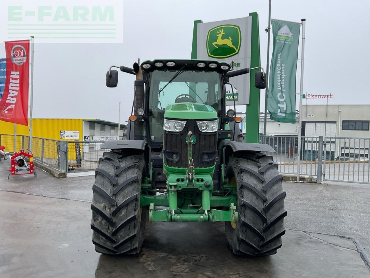 John Deere 6210R - Farm tractor: picture 3 John Deere 6210R - Farm tractor: picture 3