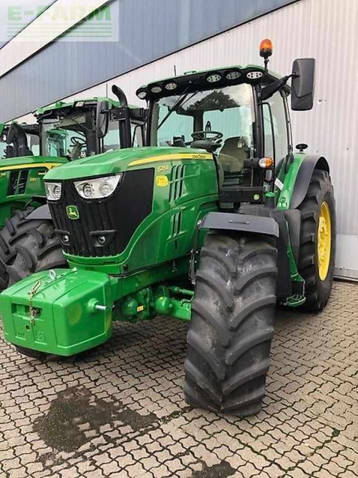 John Deere 6215r - Farm tractor: picture 2 John Deere 6215r - Farm tractor: picture 2