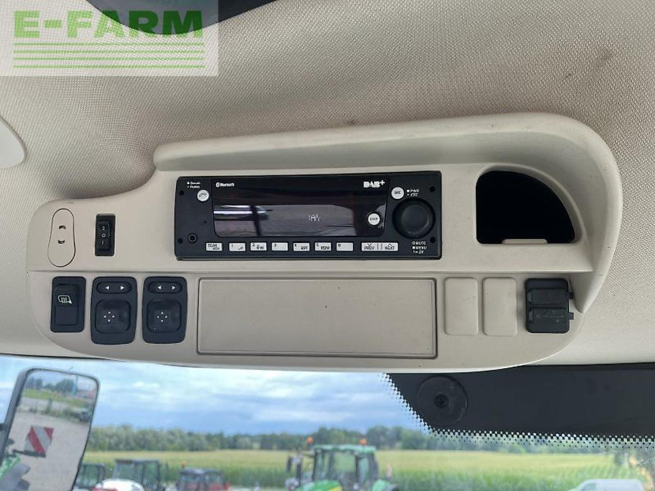 Farm tractor John Deere 6250r: picture 15