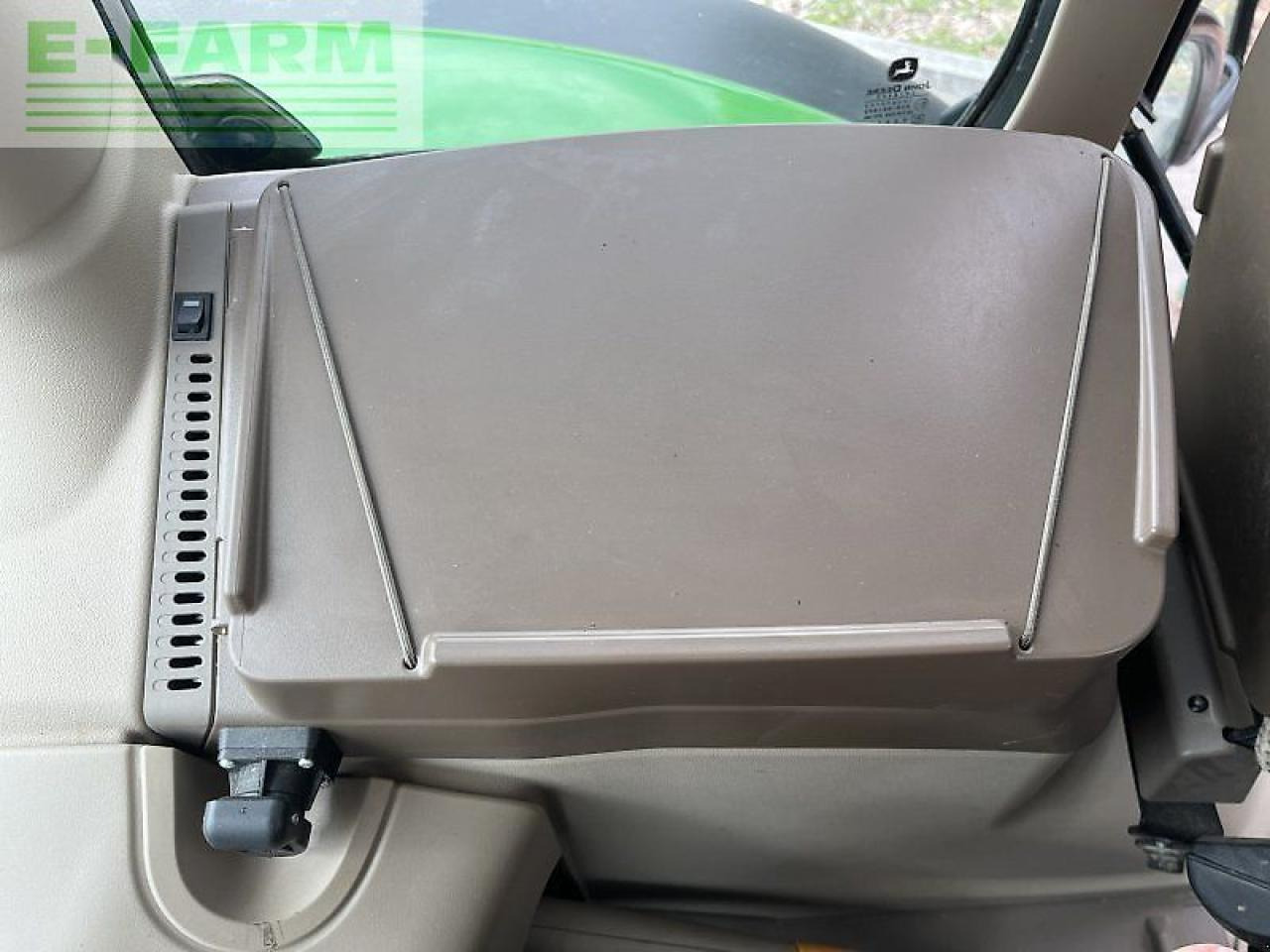 Farm tractor John Deere 6250r: picture 16