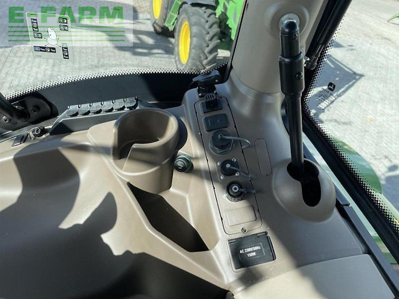 Farm tractor John Deere 6250r: picture 14