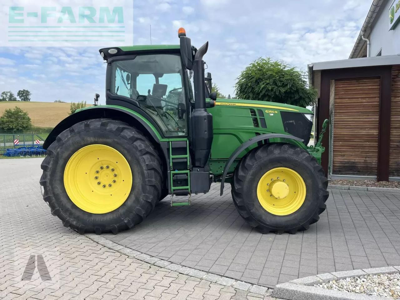 Farm tractor John Deere 6250r: picture 9