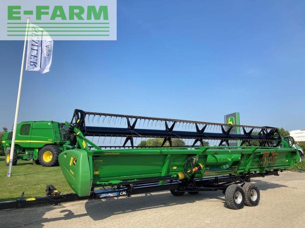 John Deere 630r - Combine header: picture 1 John Deere 630r - Combine header: picture 1