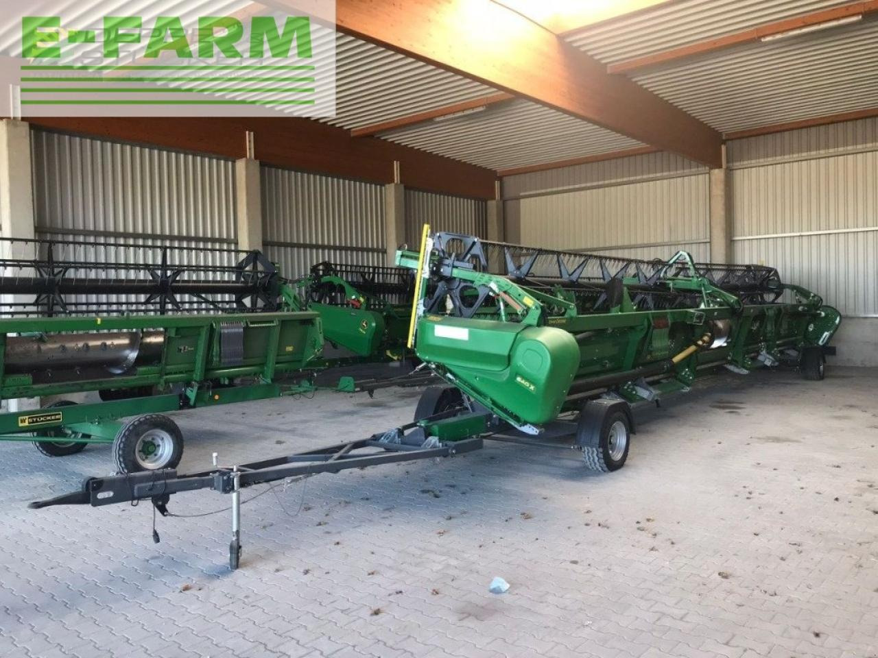 John Deere 640x - Combine header: picture 1 John Deere 640x - Combine header: picture 1