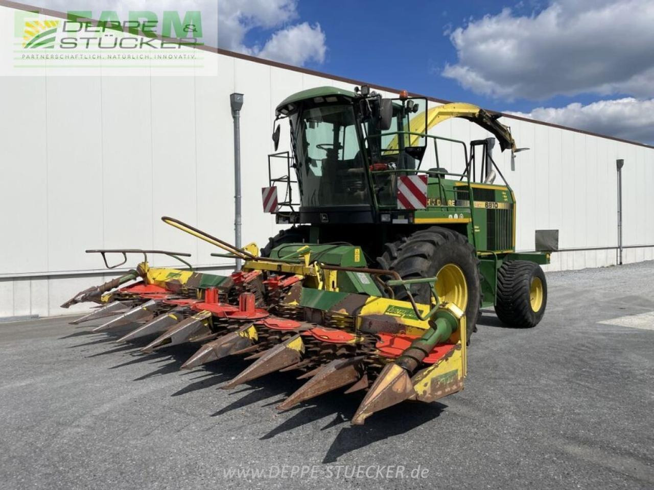 John Deere 6810 mit gebiss - Forage harvester: picture 1 John Deere 6810 mit gebiss - Forage harvester: picture 1