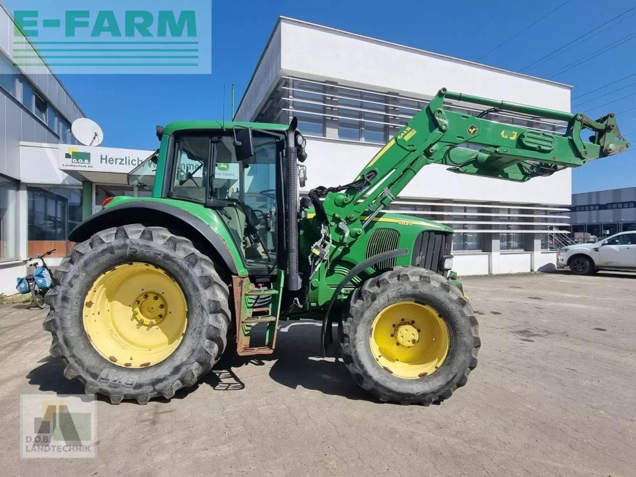 John Deere 6820 - Farm tractor: picture 4 John Deere 6820 - Farm tractor: picture 4