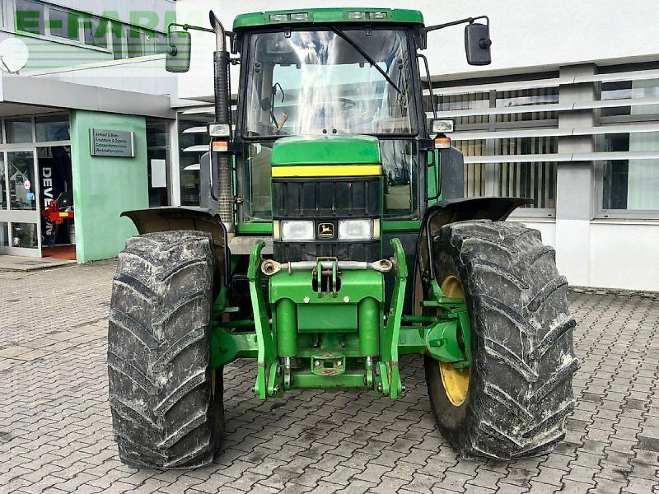 John Deere 6910s - Farm tractor: picture 2 John Deere 6910s - Farm tractor: picture 2