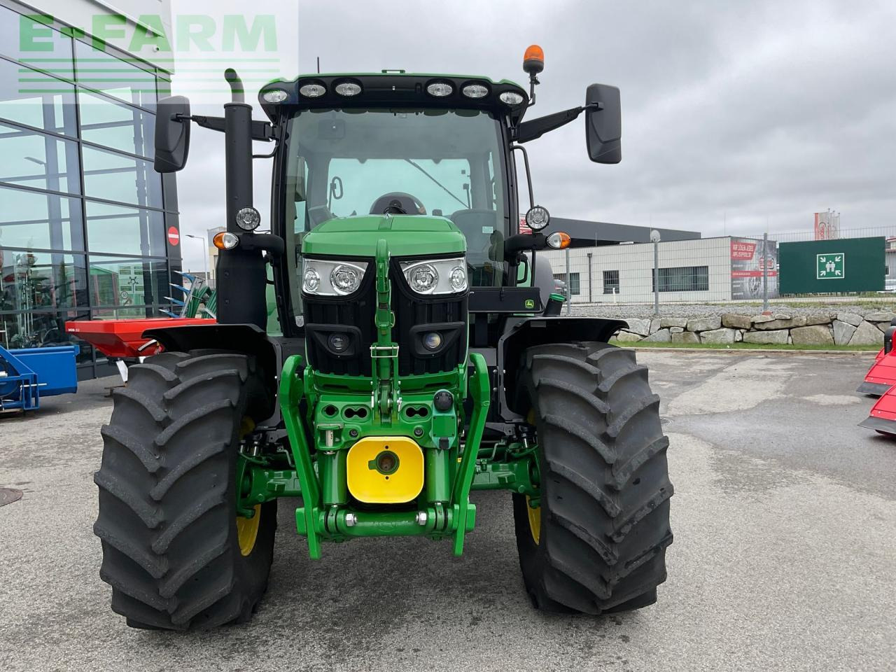 John Deere 6R 110 - Farm tractor: picture 3 John Deere 6R 110 - Farm tractor: picture 3
