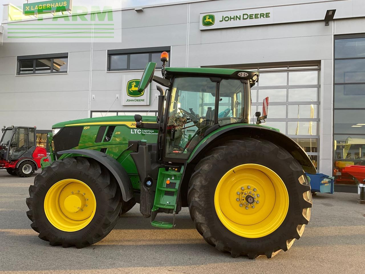 John Deere 6R 215 - Farm tractor: picture 2 John Deere 6R 215 - Farm tractor: picture 2