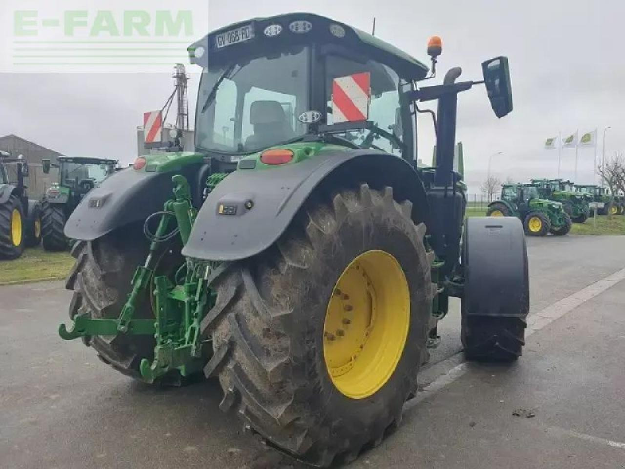 John Deere 6r 215 - Farm tractor: picture 3 John Deere 6r 215 - Farm tractor: picture 3