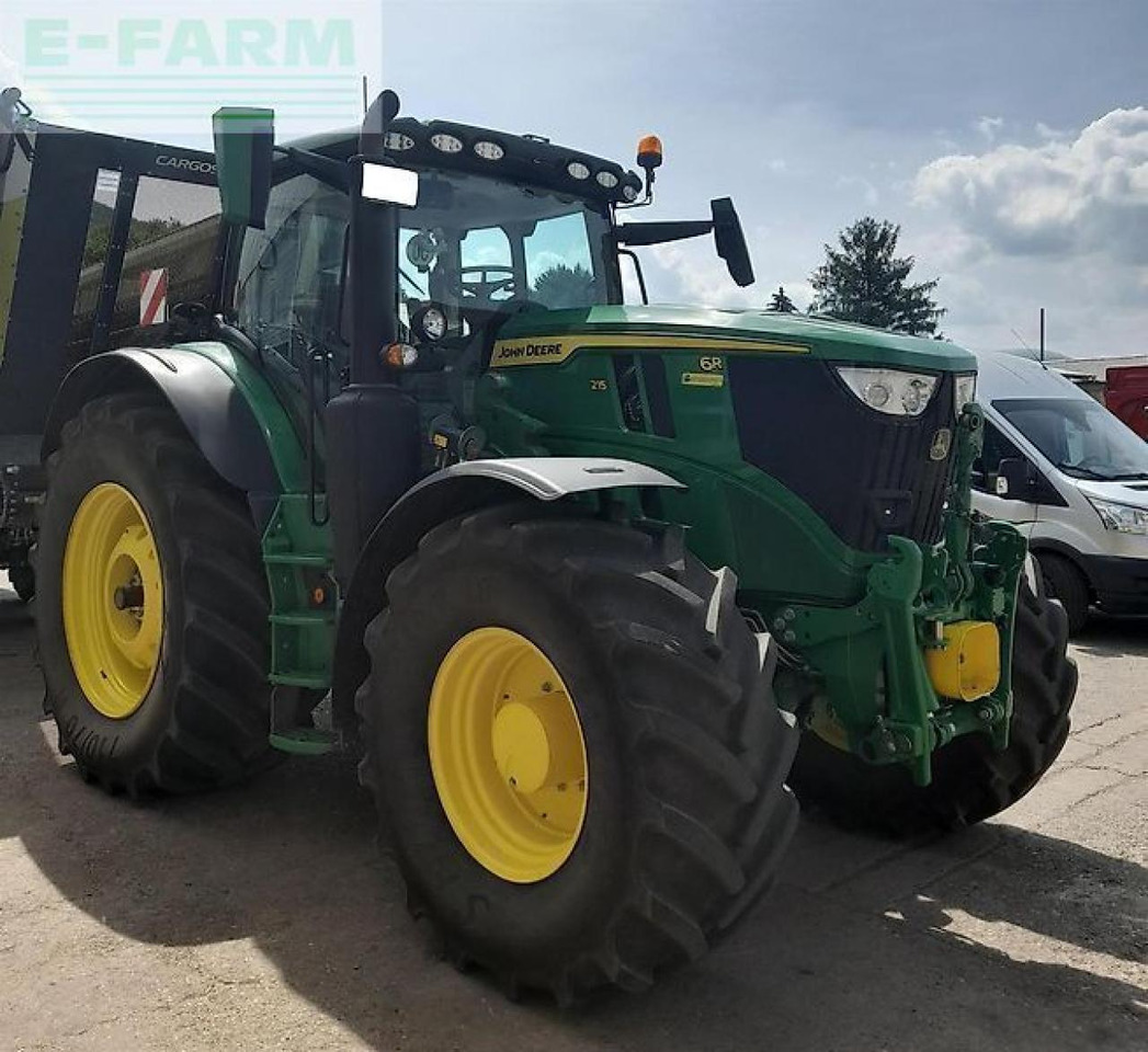 John Deere 6r 215 - Farm tractor: picture 3 John Deere 6r 215 - Farm tractor: picture 3