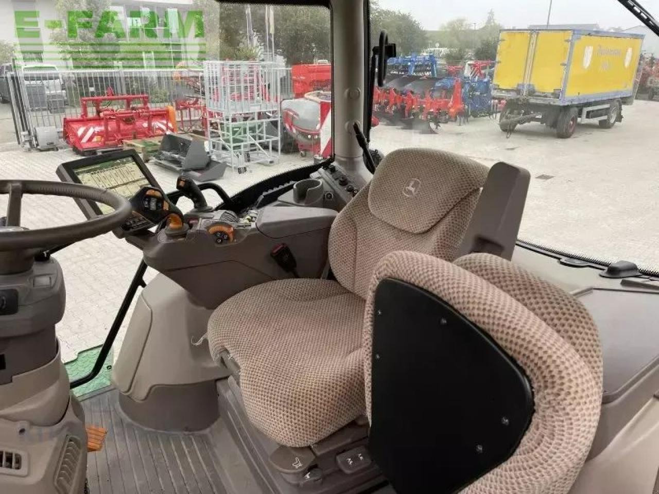 John Deere 6r 230 - Farm tractor: picture 2 John Deere 6r 230 - Farm tractor: picture 2