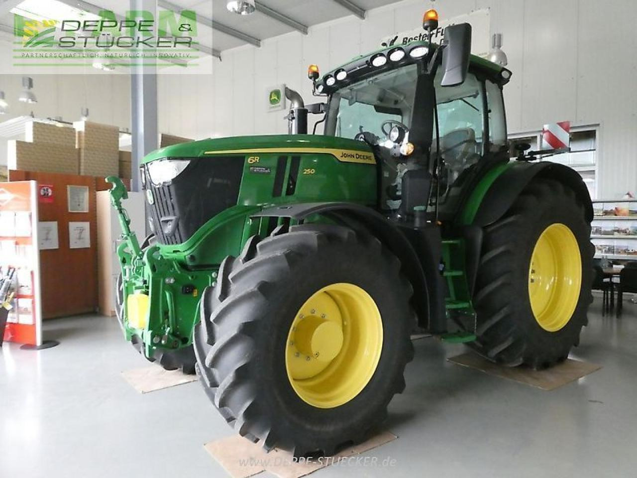 John Deere 6r 250 - Farm tractor: picture 2 John Deere 6r 250 - Farm tractor: picture 2