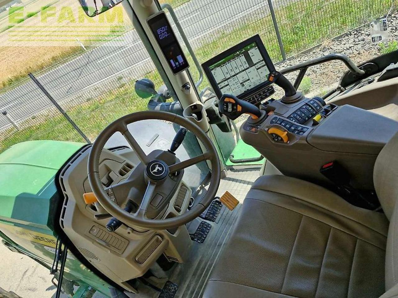 Farm tractor John Deere 6r 250: picture 10