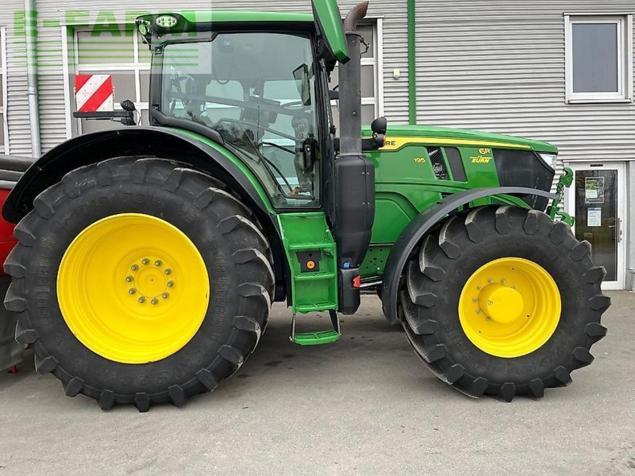 John Deere 6r195 - Farm tractor: picture 3 John Deere 6r195 - Farm tractor: picture 3