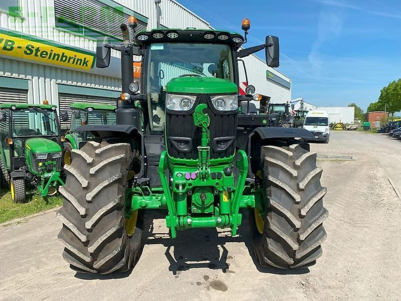 John Deere 6r215 - Farm tractor: picture 5 John Deere 6r215 - Farm tractor: picture 5