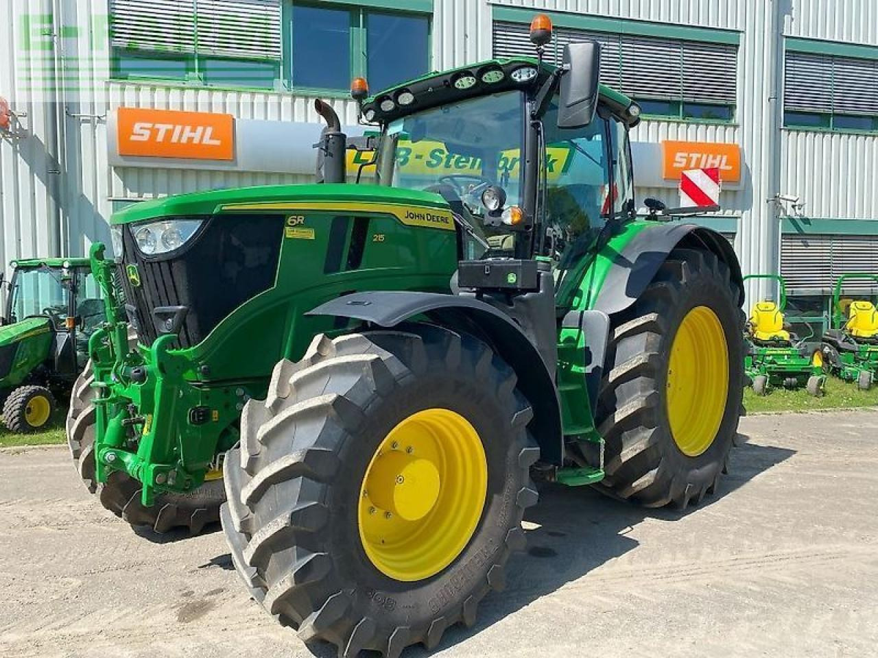 John Deere 6r215 - Farm tractor: picture 1 John Deere 6r215 - Farm tractor: picture 1