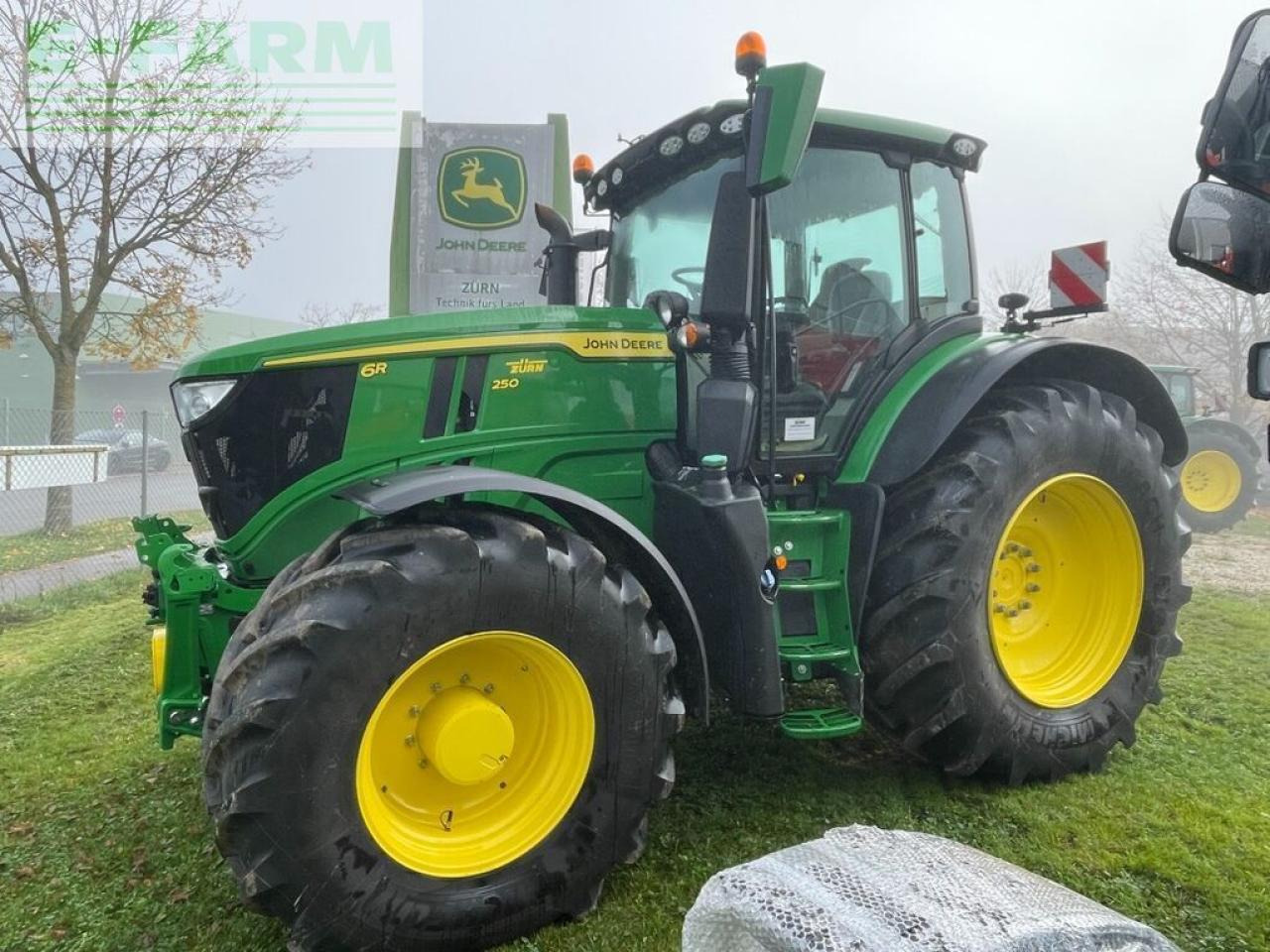 John Deere 6r250 / 6r250 - Farm tractor: picture 2 John Deere 6r250 / 6r250 - Farm tractor: picture 2