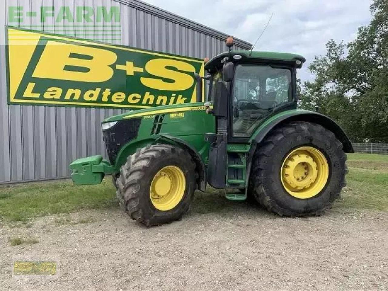 John Deere 7230r - Farm tractor: picture 1 John Deere 7230r - Farm tractor: picture 1