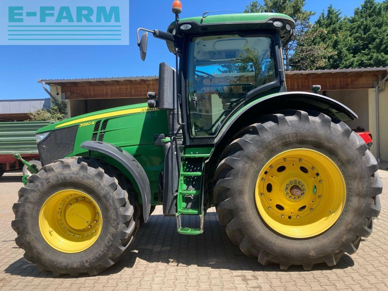 John Deere 7290R - Farm tractor: picture 2 John Deere 7290R - Farm tractor: picture 2