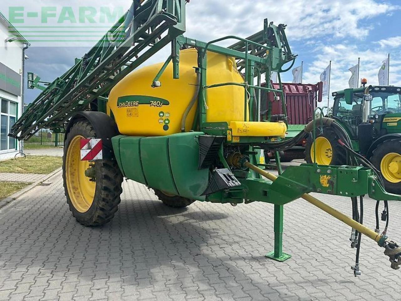 John Deere 740i - Trailed sprayer: picture 2 John Deere 740i - Trailed sprayer: picture 2