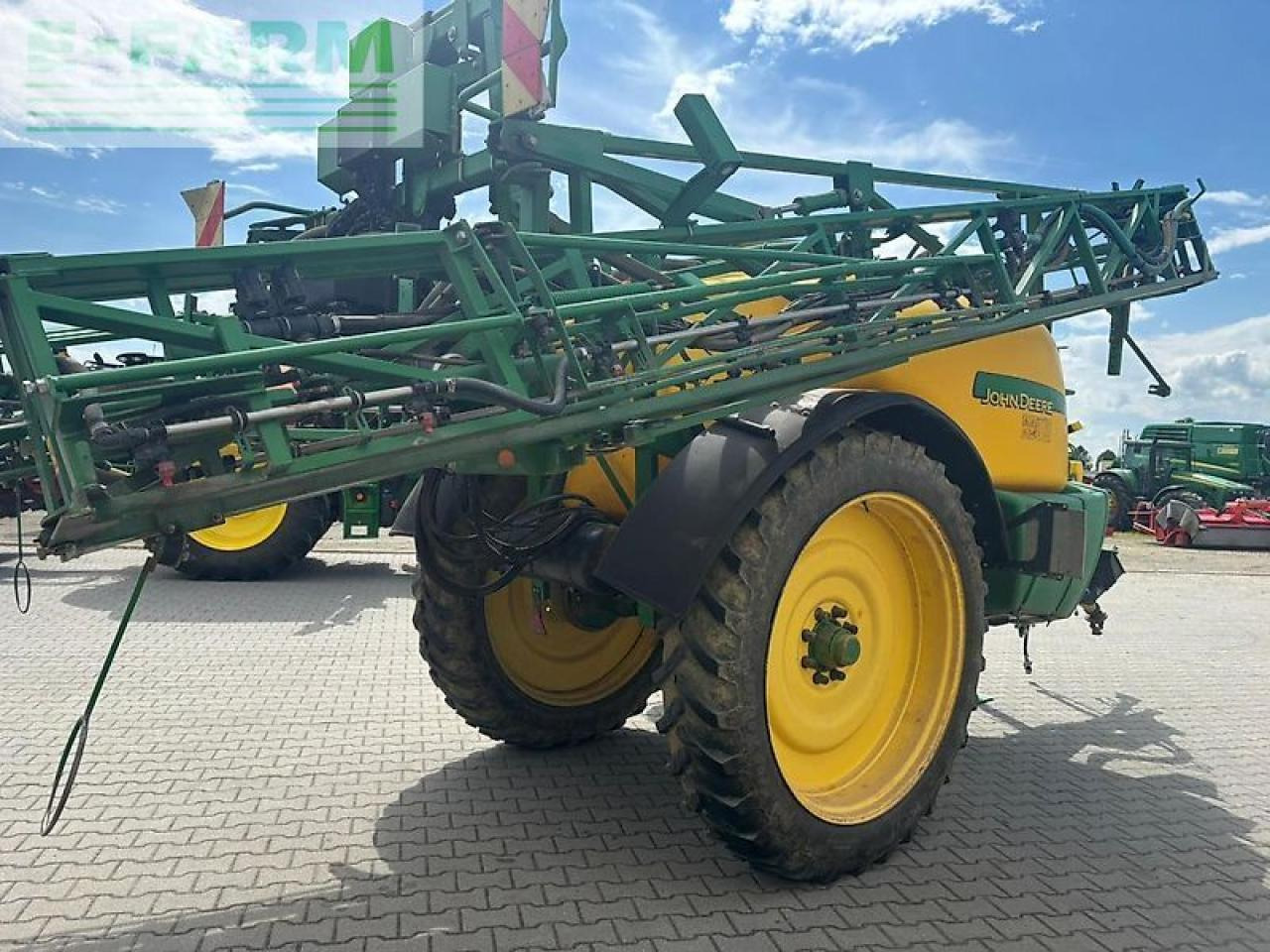 John Deere 740i - Trailed sprayer: picture 5 John Deere 740i - Trailed sprayer: picture 5