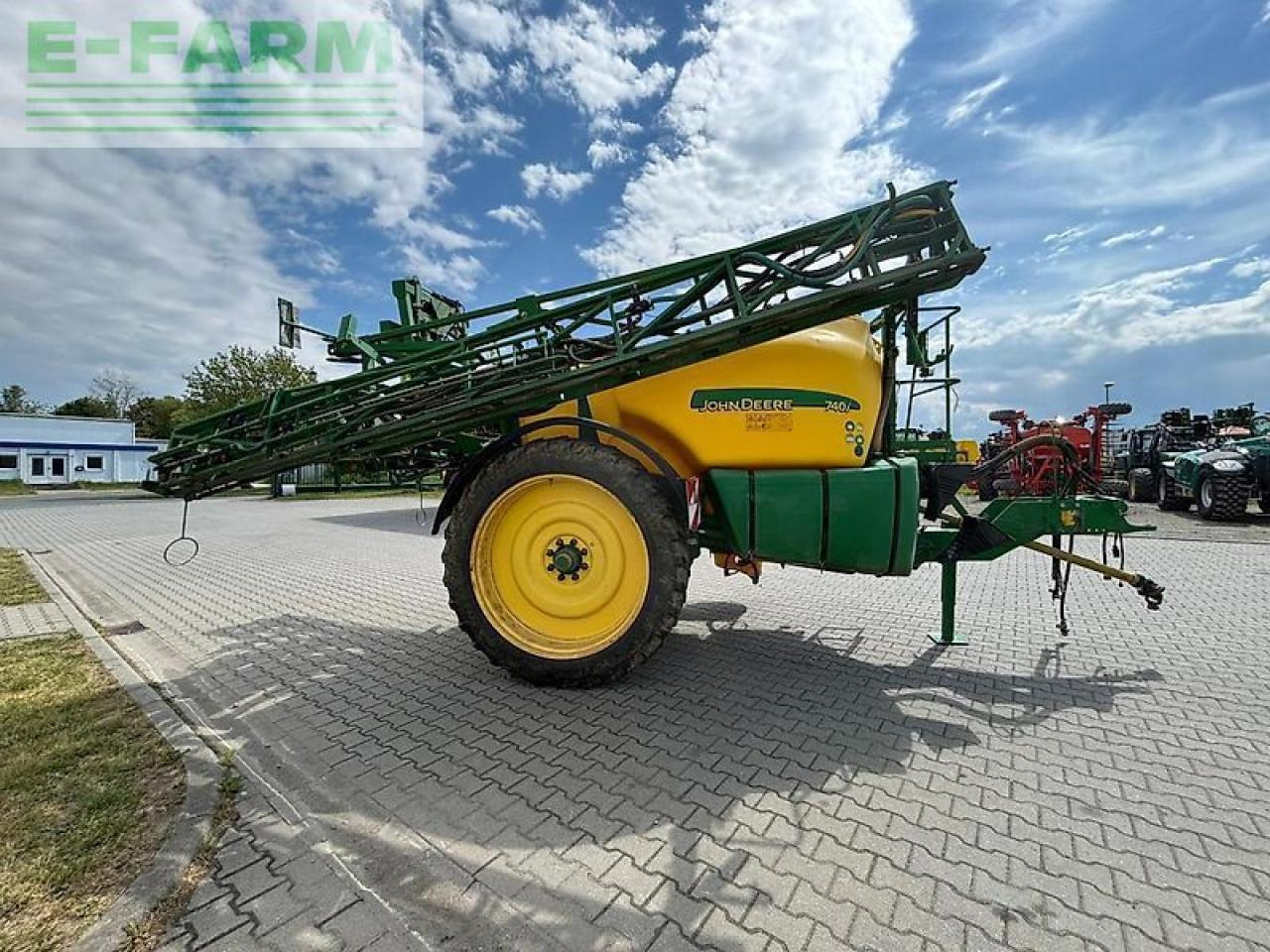 John Deere 740i - Trailed sprayer: picture 1 John Deere 740i - Trailed sprayer: picture 1