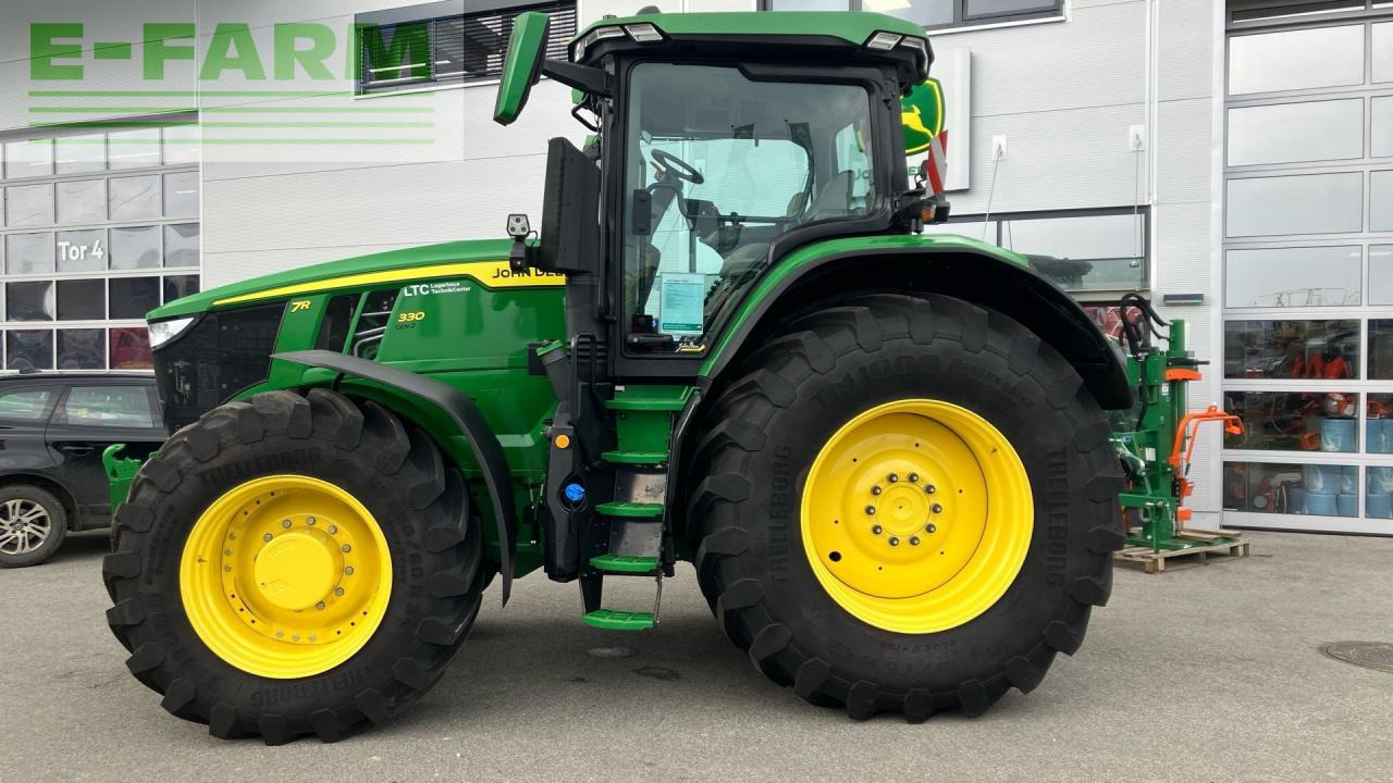 John Deere 7R 330 - Farm tractor: picture 2 John Deere 7R 330 - Farm tractor: picture 2