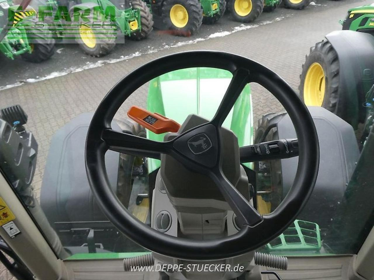 Farm tractor John Deere 7r 350: picture 10