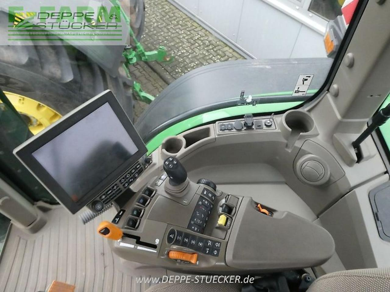 Farm tractor John Deere 7r 350: picture 7
