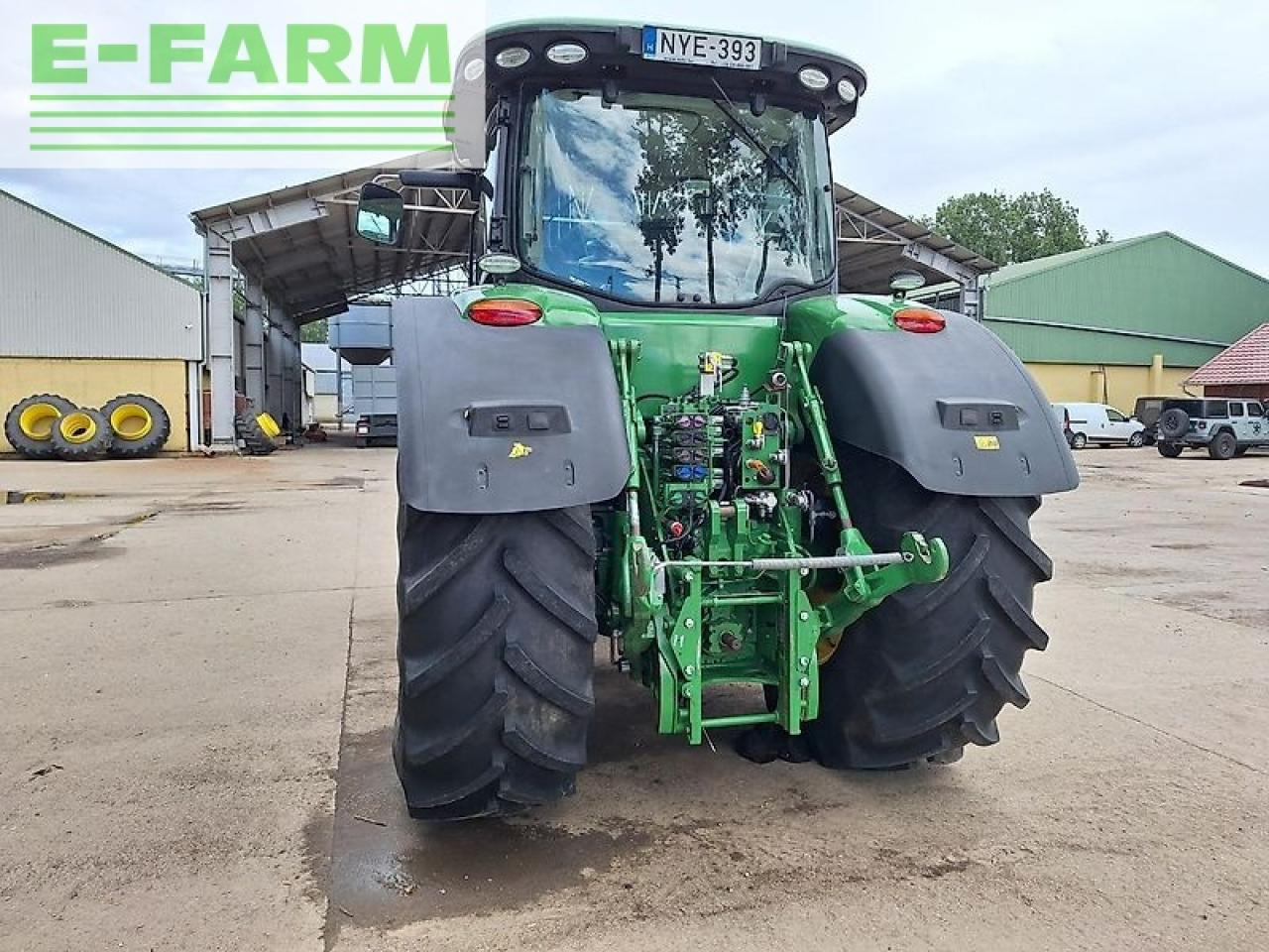 John Deere 8245R - Farm tractor: picture 4 John Deere 8245R - Farm tractor: picture 4