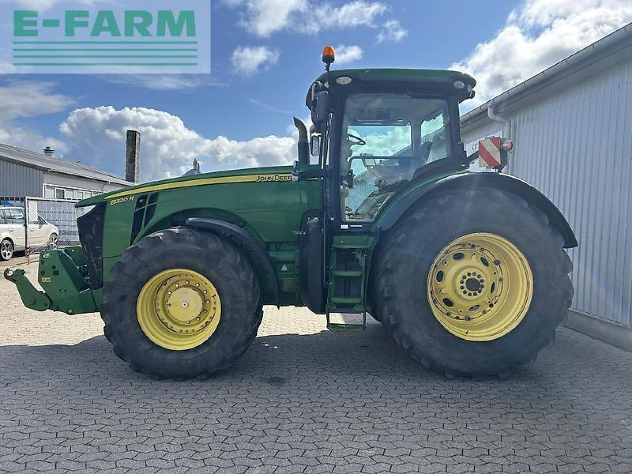John Deere 8320r - Farm tractor: picture 2 John Deere 8320r - Farm tractor: picture 2