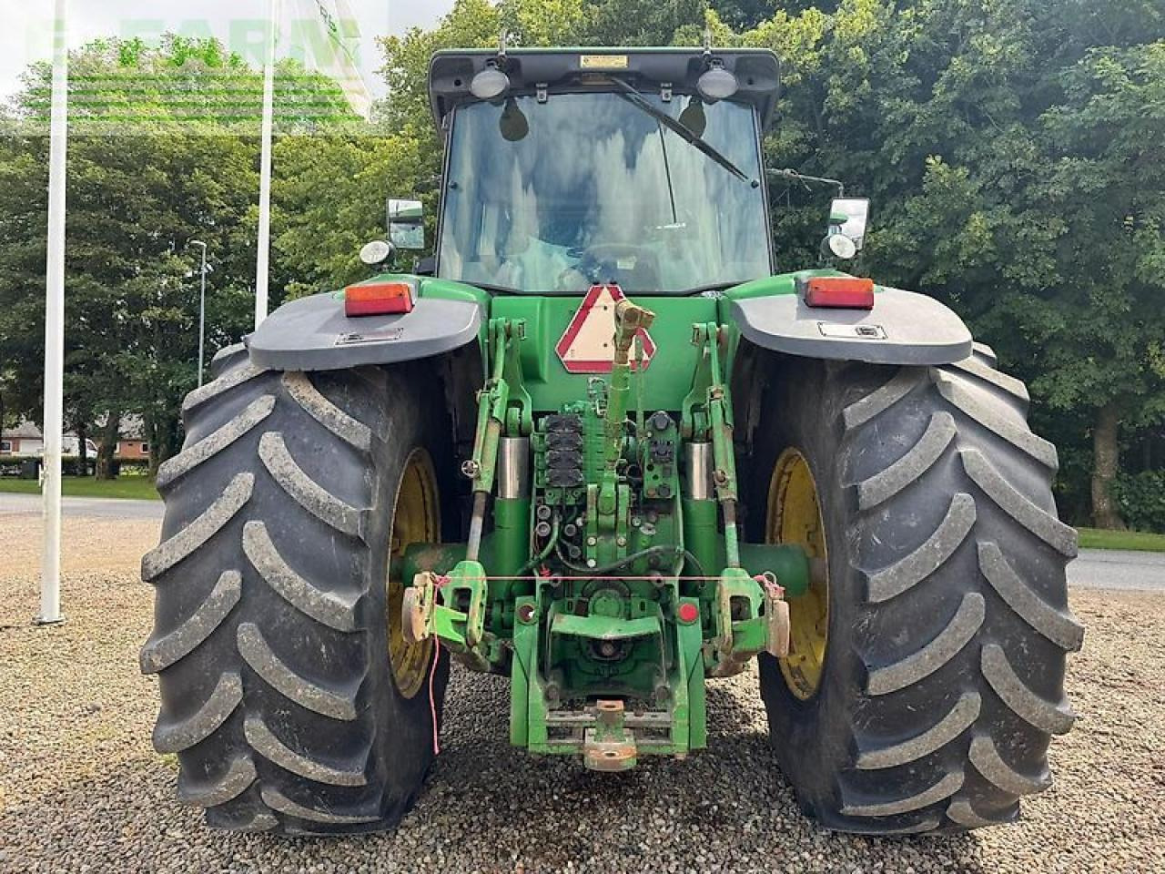 Farm tractor John Deere 8330: picture 12