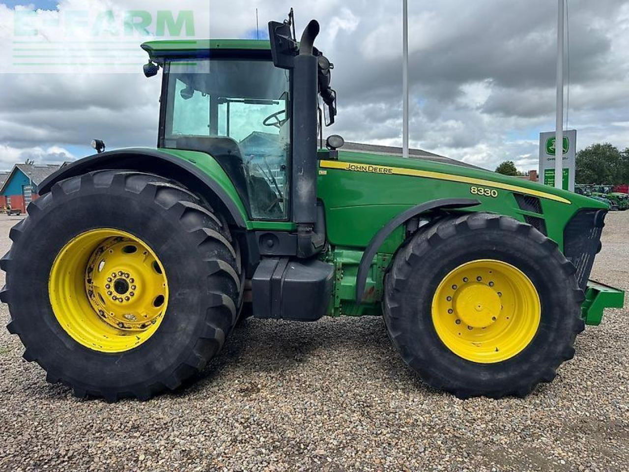 Farm tractor John Deere 8330: picture 8