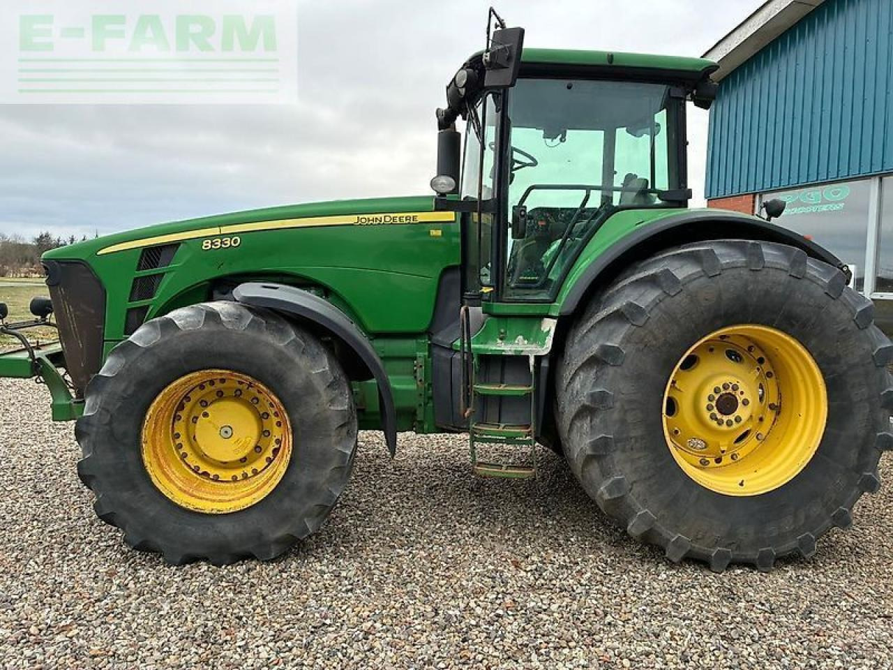 John Deere 8330 - Farm tractor: picture 1 John Deere 8330 - Farm tractor: picture 1