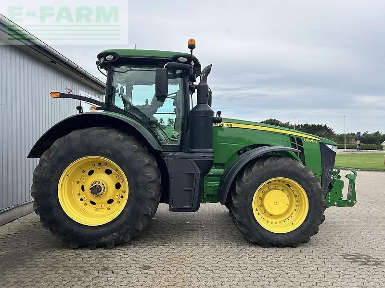 Farm tractor John Deere 8345r: picture 10