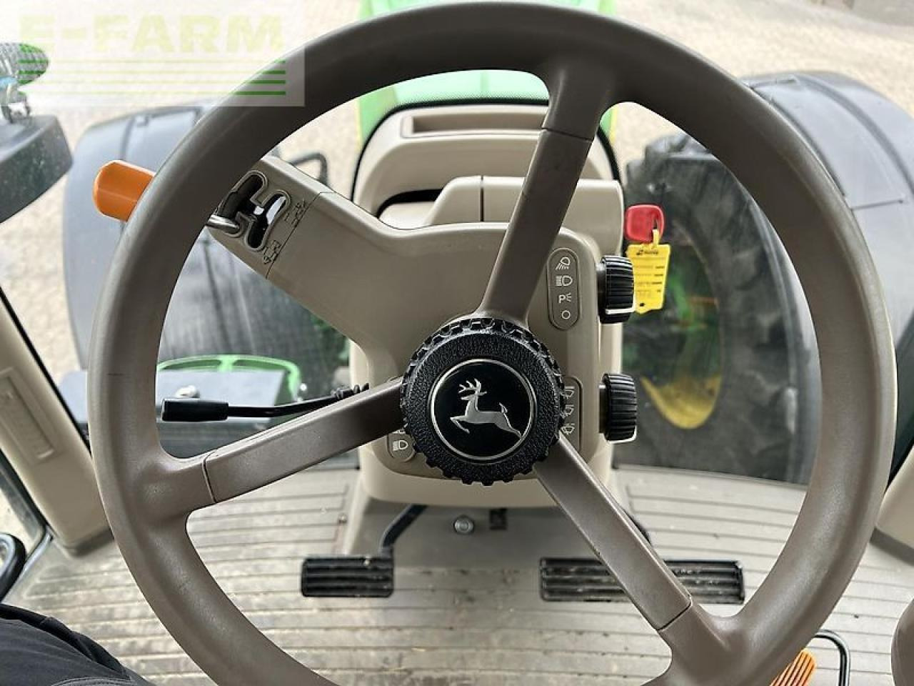 John Deere 8345r - Farm tractor: picture 4 John Deere 8345r - Farm tractor: picture 4