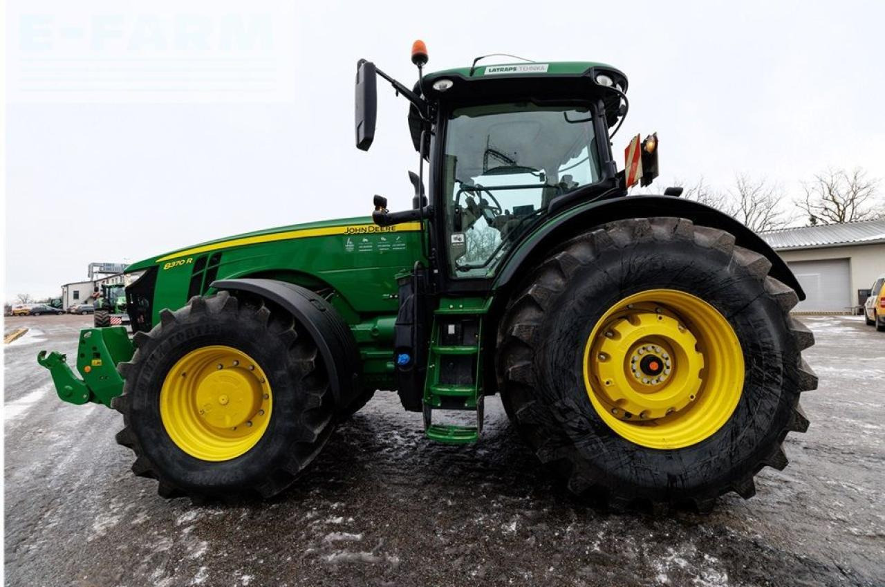 John Deere 8370R - Farm tractor: picture 2 John Deere 8370R - Farm tractor: picture 2