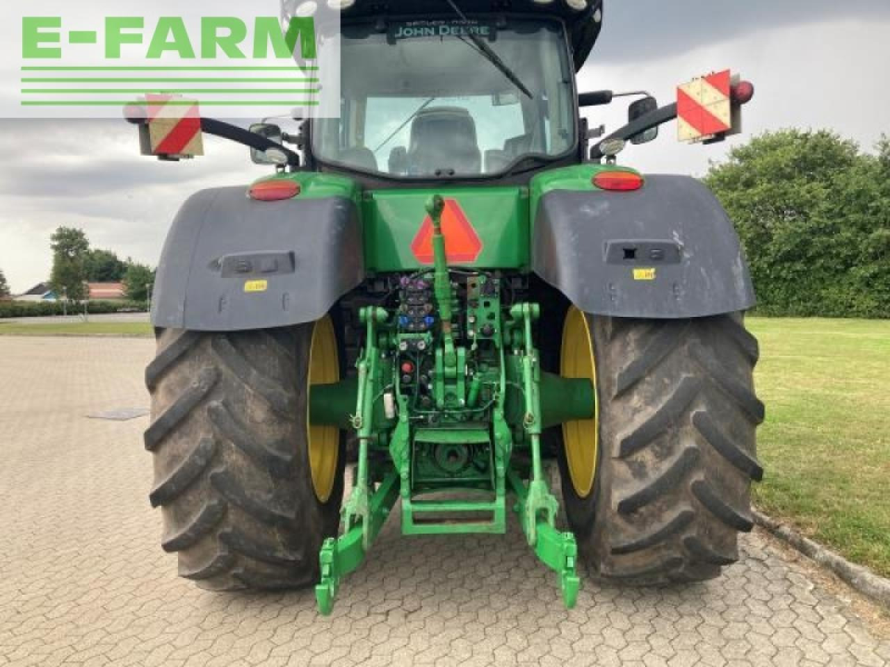 John Deere 8370r - Farm tractor: picture 4 John Deere 8370r - Farm tractor: picture 4