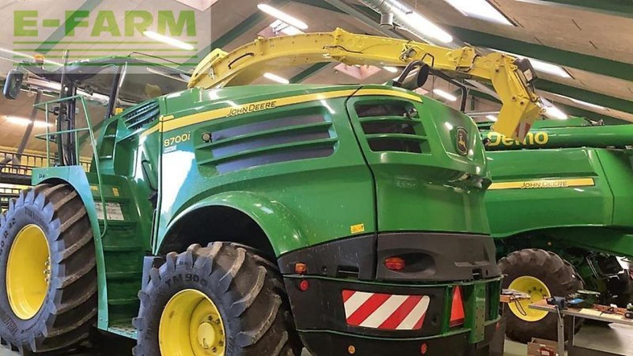 John Deere 8700 - Forage harvester: picture 1 John Deere 8700 - Forage harvester: picture 1