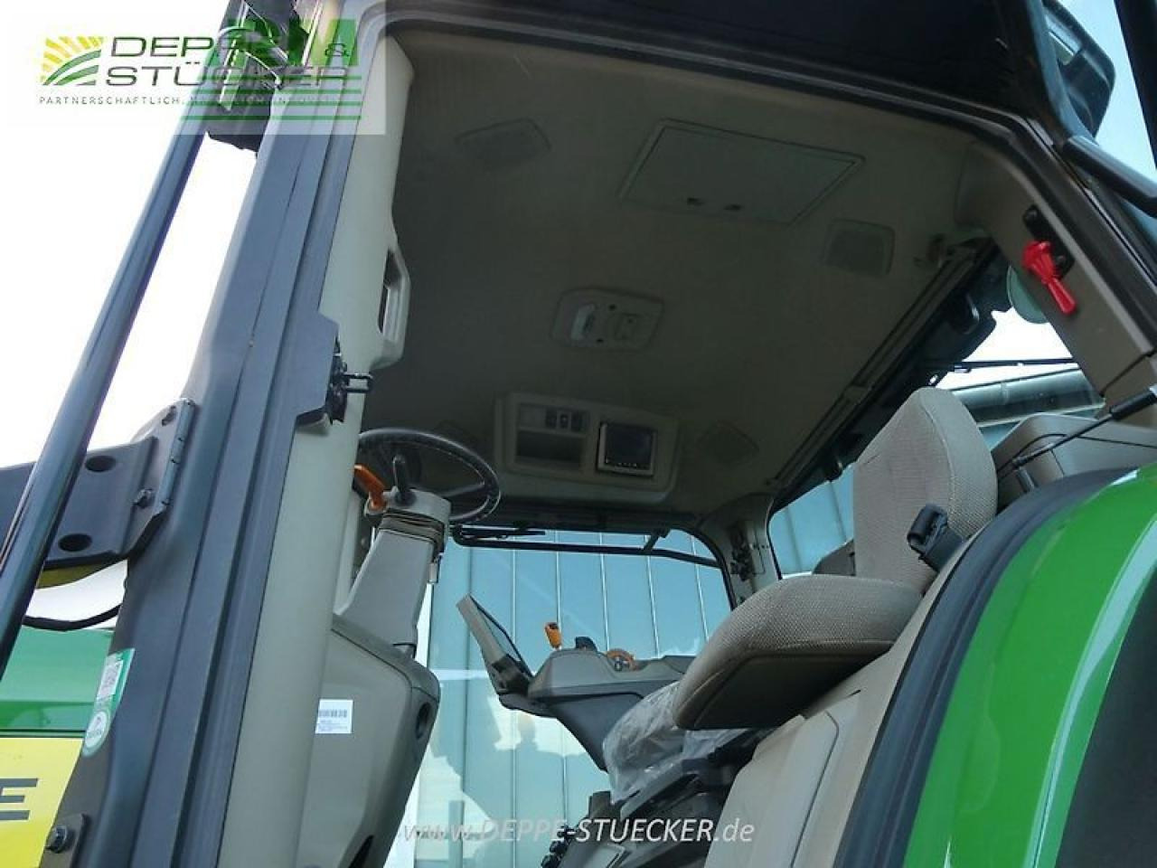 Farm tractor John Deere 8r 410: picture 13